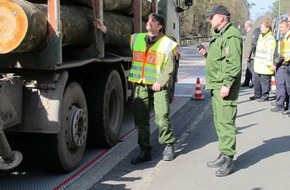 Polizeiinspektion Nienburg / Schaumburg: POL-NI: Großkontrolle des Schwerlastverkehrs - Beanstandungsquote bei 50 Prozent -Bilder im Download-