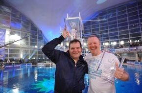 ProSieben: Perfekte Haltung, erstklassige Quote: 19,9 Prozent sehen "TV total Turmspringen 2011" auf ProSieben / Silber für Stefan Raab und Elton / Doppelsieger Florian Hambüchen (mit Bild)