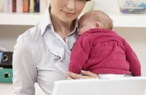 CosmosDirekt: Entspannt durch die Babypause: So sichern sich Eltern optimal ab (BILD)