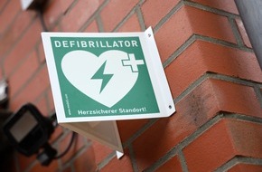 Freiwillige Feuerwehr Hamb&uuml;hren: FW Hamb&uuml;hren: Neuer Defibrillator am Feuerwehrhaus Oldau kann Leben retten