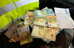 Hauptzollamt Bielefeld: HZA-BI: Bargeld bei Zollkontrolle auf A44 bei Geseke nur teilweise angegeben/Zoll leitet Bußgeldverfahren ein und verlangt Sicherheitsleistung in Höhe von 5.000 Euro