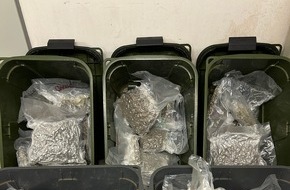 Zollfahndungsamt Stuttgart: ZOLL-S: Zoll entdeckt illegale Marihuana-Plantage und nimmt zwei Tatverd&auml;chtige fest / Rund 700 Pflanzen (davon 400 Stecklinge)und 30 Kilogramm verkaufsfertiges Marihuana in einer Privatwohnung sichergestellt