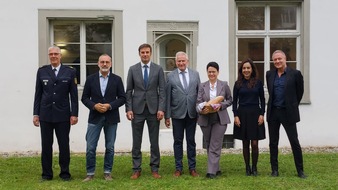 Polizeipräsidium Konstanz: POL-KN: (Konstanz) - Haus des Jugendrechts Konstanz startet feierlich - Justizministerin Marion Gentges und Innenstaatssekretär Thomas Blenke überreichen Brot und Salz (06.10.25)