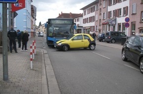 Polizeidirektion Pirmasens: POL-PDPS: Verkehrsunfall mit einer leichtverletzten Person und hohem Sachschaden