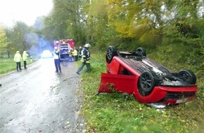 Kreispolizeibehörde Oberbergischer Kreis: POL-GM: 211021-822: Auto von umstürzenden Baum getroffen - Fahrerin schwerverletzt