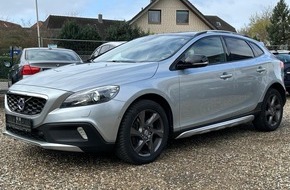 Polizeidirektion Hannover: POL-H: Hannover: Volvo Cross Country von Firmengel&auml;nde entwendet - Polizei sucht Zeugen