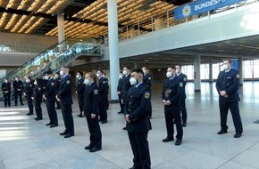 Bundespolizeidirektion Sankt Augustin: BPOL NRW: Ernennung und Vereidigung von über 50 neuen Kolleginnen und Kollegen - Bundespolizei am Flughafen Düsseldorf erhält Personalzuwachs