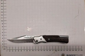 Bundespolizeidirektion Sankt Augustin: BPOL NRW: Bundespolizei findet Messer und Betäubungsmittel bei Ladendieb