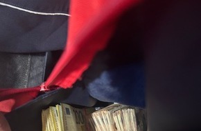 Hauptzollamt Ulm: HZA-UL: Bargeldschmuggel/Fahrzeugk&auml;ufer verschweigen Geldb&uuml;ndel im Rucksack