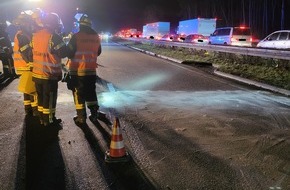 Feuerwehr Hamminkeln: FW Hamminkeln: Auslaufende Betriebsmittel nach Verkehrsunfall mit Folgeunfall