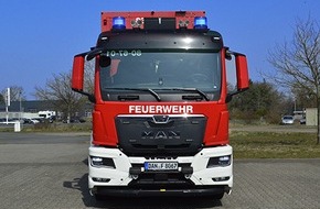 Kreisfeuerwehrverband Lüchow-Dannenberg e.V.: FW Lüchow-Dannenberg: Neues Wechsellader-Fahrzeug für die Kreisfeuerwehr Lüchow-Dannenberg +++ fest verbauter Kran hebt bis zu 4 to +++ für zukünftige Aufgaben gut gerüstet