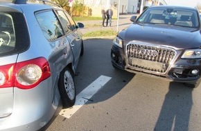 Polizei Mettmann: POL-ME: Seit zehn Jahren ohne Führerschein: 34-Jähriger verursacht Unfall - Haan - 1904069