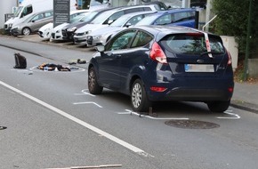Polizei Mettmann: POL-ME: Schwerer Verkehrsunfall: 27-Jähriger mit lebensgefährlichen Verletzungen ins Krankenhaus geflogen - Wülfrath - 2210071