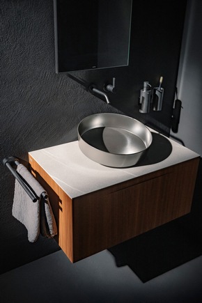 [PRESSEMITTEILUNG] LAUFEN erweitert sein Premium-Portfolio um glasierten Stahl