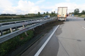 Polizeiinspektion Delmenhorst / Oldenburg - Land / Wesermarsch: POL-DEL: Autobahnpolizei Ahlhorn: Sattelzug kommt auf der A1 von Fahrbahn ab und kollidiert mit Mittelschutzplanke (Gem. Cappeln) +++ Fahrer ist unter Drogeneinfluss und leistet ...