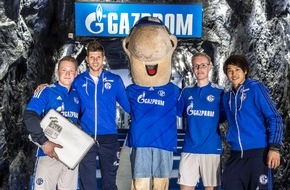 GAZPROM Germania GmbH: Huntelaar und Uchida bringen Fans zu allen Spielen der Königsblauen