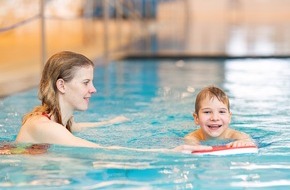 DLRG - Deutsche Lebens-Rettungs-Gesellschaft: Sicher im Wasser: DLRG bildet 2023 mehr Schwimmer aus