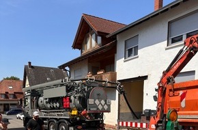 Feuerwehr Weinheim: FW Weinheim: Wasserrohrbruch verursacht schwere Sch&auml;den. Weinheimer Feuerwehr und Stadtwerke Weinheim stundenlang gefordert.