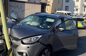 Polizei Hagen: POL-HA: Autofahrerin verliert durch tief stehende Sonne die Kontrolle