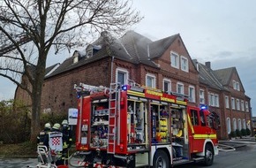Feuerwehr Dortmund: FW-DO: Dachstuhlbrand in Kruckel / Rauchentwicklung aus einer Dachgaube ruft die Feuerwehr auf den Plan