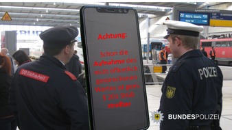 Bundespolizeidirektion München: Bundespolizeidirektion München: Vertraulichkeit des Wortes
Gespräch gefilmt und versandt - Handy beschlagnahmt