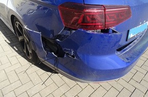 Polizeiinspektion Nienburg / Schaumburg: POL-NI: PKW rammt geparkten PKW und flüchtet