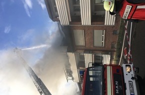 Feuerwehr Dortmund: FW-DO: 01.10.2018 - Feuer in Lanstrop
Dachstuhlbrand in Mehrfamilienhaus