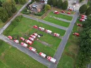 FW-ROW: Großbrand im Beverner Wald: Einsatzkräfte im Kampf gegen die Flammen