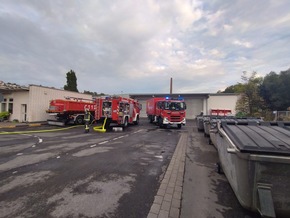 FW-AR: Übung am Wertstoffhof Obereimer: Feuerwehr trainiert den Ernstfall