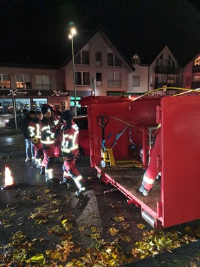 FW-Velbert: Hochwasserereignis in Velbert-Langenberg und-Neviges - Feuerwehr im Dauereinsatz