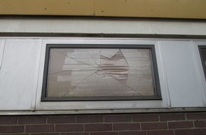 Polizeiinspektion Hameln-Pyrmont/Holzminden: POL-HOL: Vandalismus  an der Grundschule Lauenförde: Fensterscheiben eingeworfen, Glaskuppeln zerstört, Eternitplatten beschädigt und Blitzableiter als Wurfgeschosse verwendet