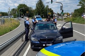 Polizeipräsidium Südosthessen: POL-OF: Wer fuhr den Mercedes und den Toyota an und flüchtete?; Autofahrer flüchtet vor Polizei; Wer hatte "grün"?