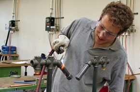 suissetec - Schweizerisch-Liechtensteinischer Gebäudetechnikverband: Solothurner Sanitärinstallateur Florian Müller startet morgen an den Berufs-Weltmeisterschaften in London