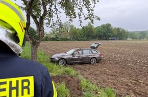 Feuerwehr Flotwedel: FW Flotwedel: Verkehrsunfall in Schepelse: Ersthelfer befreien Fahrerin vor Eintreffen der Feuerwehr (korrigierte Fassung)