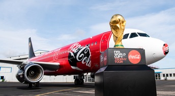 The Coca-Cola Company: Coca-Cola holt den Weltmeisterpokal nach Berlin: mit der FIFA World CupTM Trophy Tour 2022