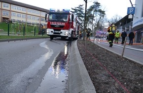 Freiwillige Feuerwehr Stockach: FW Stockach: Fahrzeugbrand im Untergeschoss eines Parkhauses