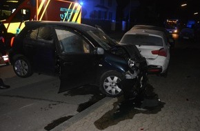 Kreispolizeibehörde Herford: POL-HF: 37-Jähriger fährt in geparkte Autos - Drei Fahrzeuge stark beschädigt