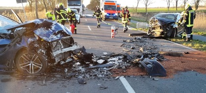 Polizeiinspektion Wilhelmshaven/Friesland: POL-WHV: Verkehrsunfall auf der B 437 mit zwei schwer verletzten Personen (mit Fotos)
