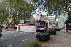 Feuerwehr Pulheim: FW Pulheim: Pulheim - Schwerer Verkehrsunfall: Kind kommt unter LKW