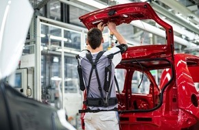 Ottobock SE & Co. KGaA: Neues Geschäftsfeld: Ottobock Industrials / Exoskelett bei VW im Test