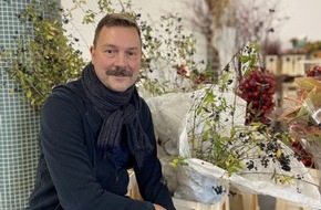 Fleurop AG: Triumph für Deutschland: Nicolaus Peters aus Berlin gewinnt die Weltmeisterschaft der Floristen in Manchester