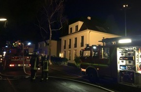 Feuerwehr Dortmund: FW-DO: Feuer in DO-Kirchhörde / Brand im Dachgeschoss eines Einfamilienhauses