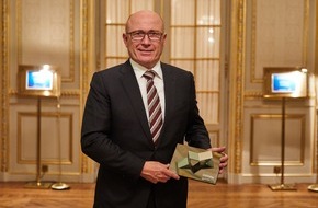 Skoda Auto Deutschland GmbH: SKODA Vorstandsvorsitzender Bernhard Maier als 'CEO des Jahres' ausgezeichnet (FOTO)