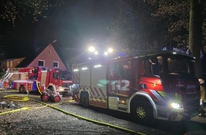 Feuerwehr Gladbeck: FW-GLA: Feuerwehr Gladbeck unterstützt mit Speziallöschtechnik bei Dachstuhlbrand in Waltrop