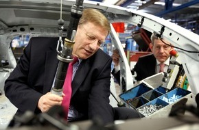 Ford-Werke GmbH: Erster Ford Transit Connect Electric im Kölner Feldversuch - Der Alltag des E-Mobils / Verkehrsminister Voigtsberger zu Besuch bei den Ford-Werken (mit Bild)
