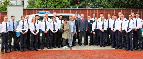 Polizeipräsidium Hamm: POL-HAM: 24 neue Polizistinnen und Polizisten begrüßt