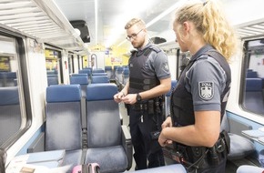 Hauptzollamt Ulm: HZA-UL: Acryl-Bilder im Wert von 24.000 Euro geschmuggelt