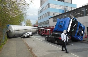 Feuerwehr Gevelsberg: FW-EN: Umgestürzter Silo Zug