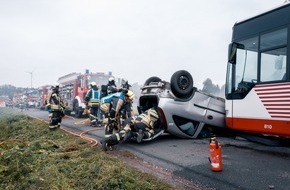 Freiwillige Feuerwehr Hünxe: FW Hünxe: 25 Verletzte nach Busunfall - Feuerwehr Hünxe übt den Ernstfall