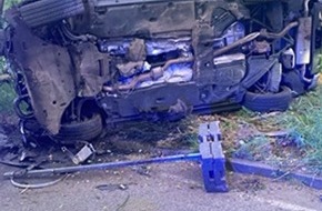 Polizei Mettmann: POL-ME: Hoher Sachschaden nach Alleinunfall mit dem Auto - 2505009